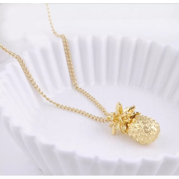 Jewelry - 3 for $15🍍 Gold pineapple Statement necklace